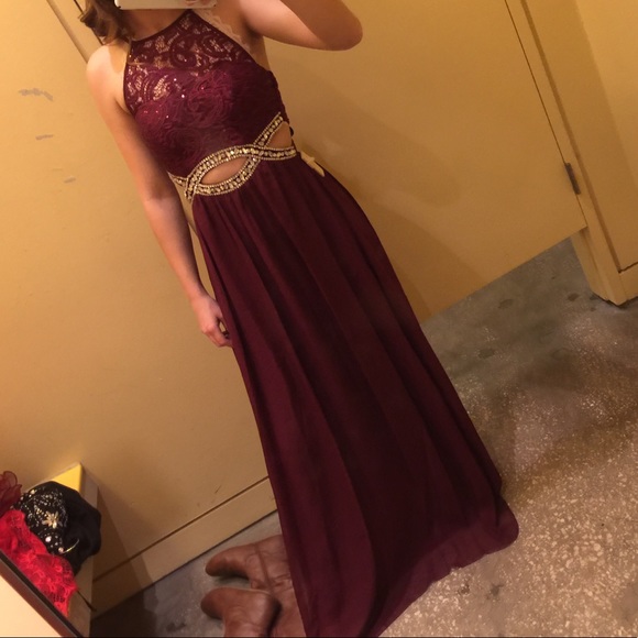 Windsor Dresses & Skirts - Red prom/formal dress